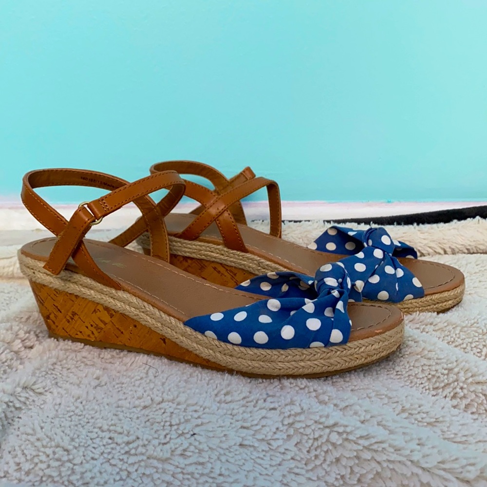 American Eagle girls wedge strap sandels